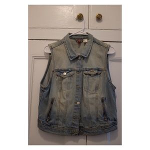 H&M Denim Vest // Size 14 // Distresses look // Like new